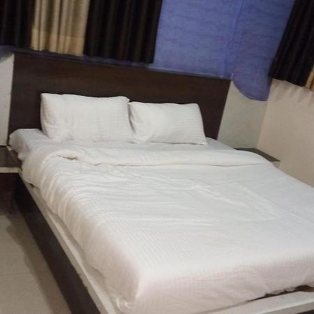 Hotel Swell Ahmedabad Esterno foto