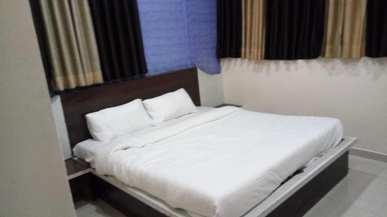 Hotel Swell Ahmedabad Esterno foto
